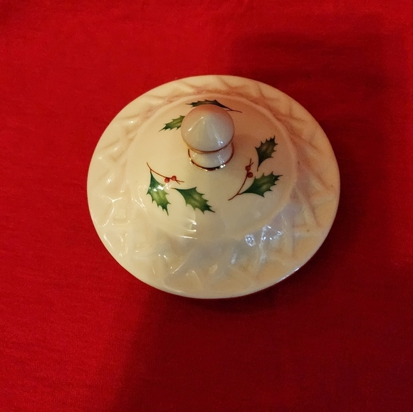 Lenox Holiday Gold-Banded Carved Teapot - Picture 6 of 11